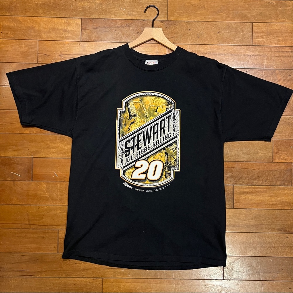 Vintage NASCAR Tony Stewart Joe Gibbs racing men’s tee. Black. Size Large.
